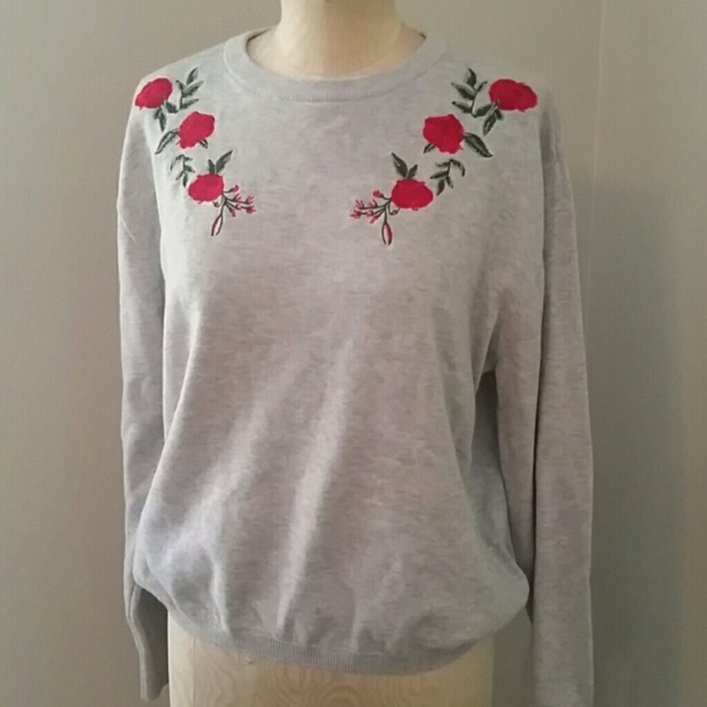 Grey crewneck shirt
